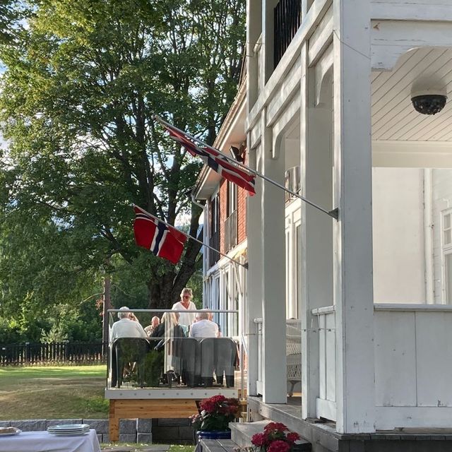 Uteservering på gammel gård
