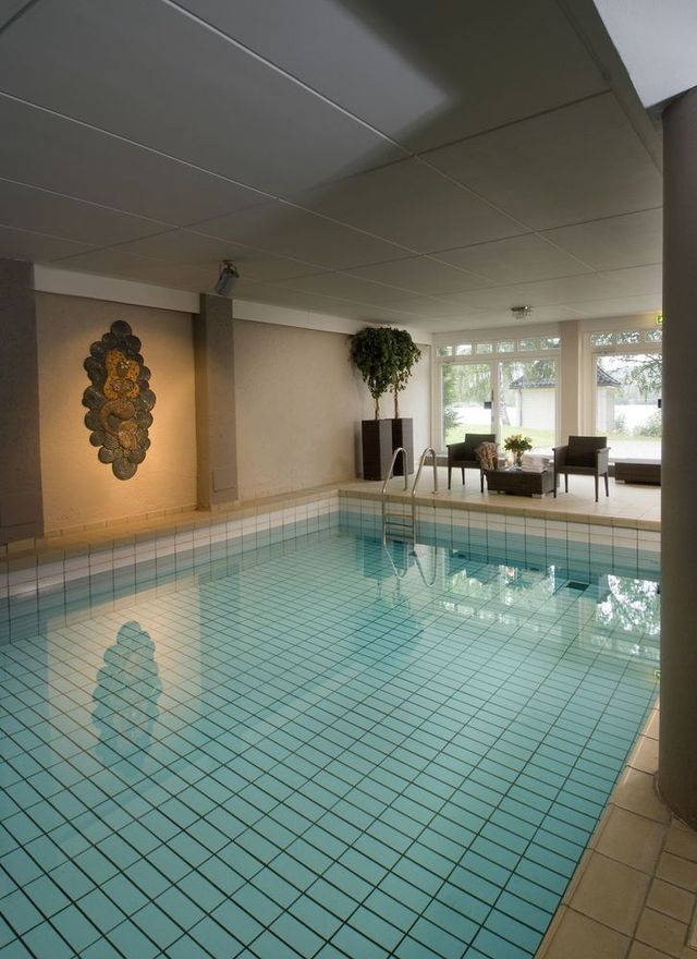 Innendørs basseng
