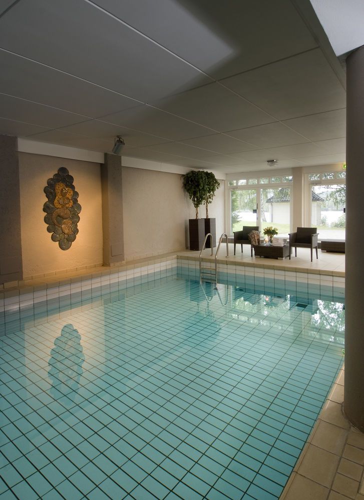 Innendørs basseng