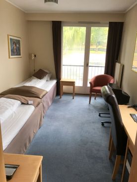 Hotellrom med to enkeltsenger